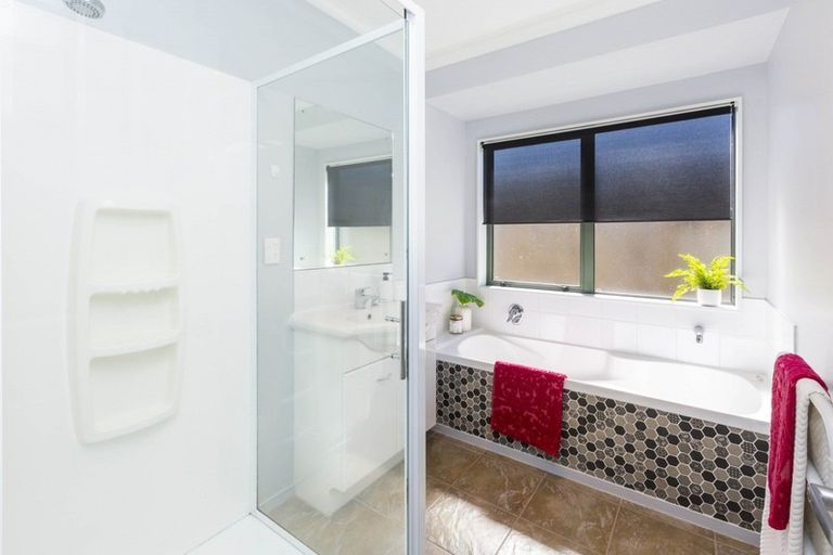 Photo of property in 12 Percy Kinsman Crescent, Riverstone Terraces, Upper Hutt, 5018