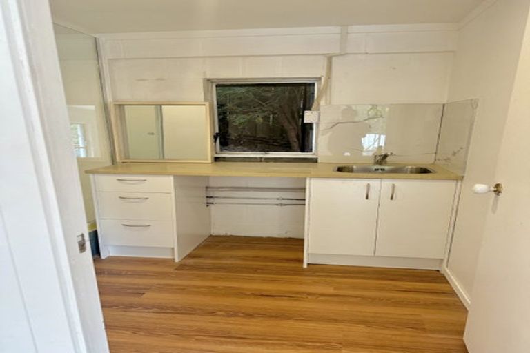 Photo of property in 2/59 Pupuke Road, Birkenhead, Auckland, 0627