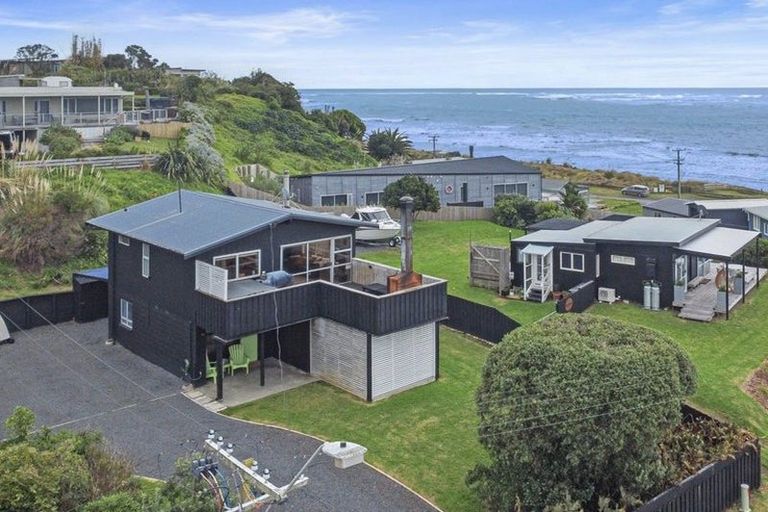 Photo of property in 8 Wainamu Road, Raglan, 3297