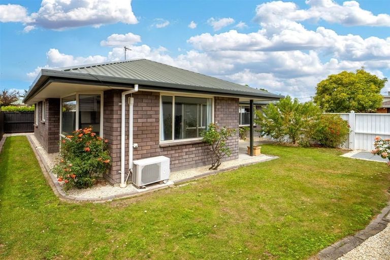 Photo of property in 2/200 Wainoni Road, Avondale, Christchurch, 8061