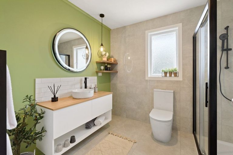 Photo of property in 13 Stokes Avenue, Te Atatu Peninsula, Auckland, 0610