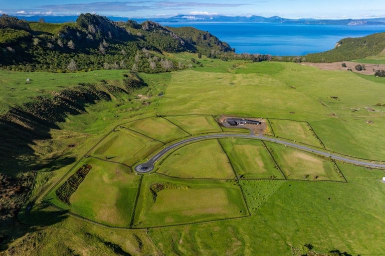 Photo of property in 1 Taumata Rise, Acacia Bay, 3385