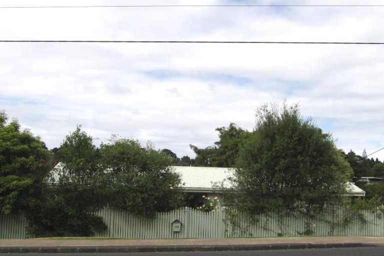 Photo of property in 152 Godley Road, Green Bay, Auckland, 0604