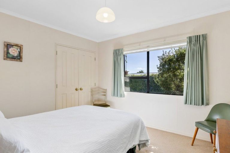 Photo of property in 14 Fairview Terrace, Waipahihi, Taupo, 3330