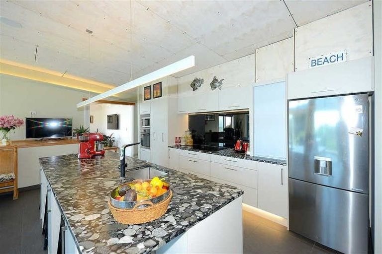 Photo of property in 97b Mount Pleasant Road, Mount Pleasant, Christchurch, 8081