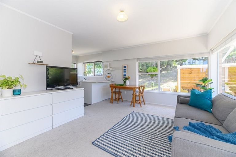 Photo of property in 2/54 Ayton Drive, Totara Vale, Auckland, 0629