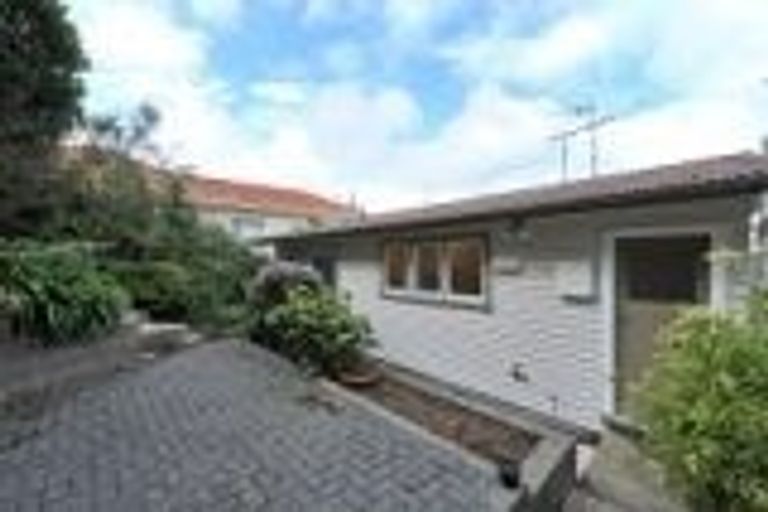 Photo of property in 22 Highbury Crescent, Highbury, Wellington, 6012