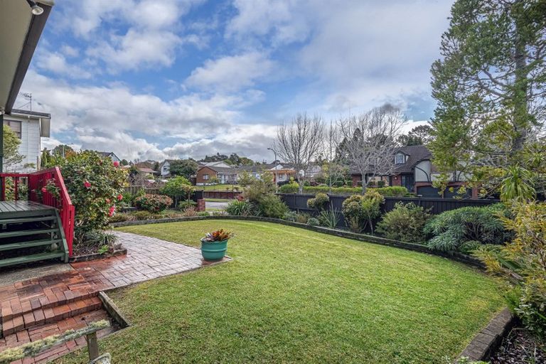 Photo of property in 3 Portsea Place, Chatswood, Auckland, 0626