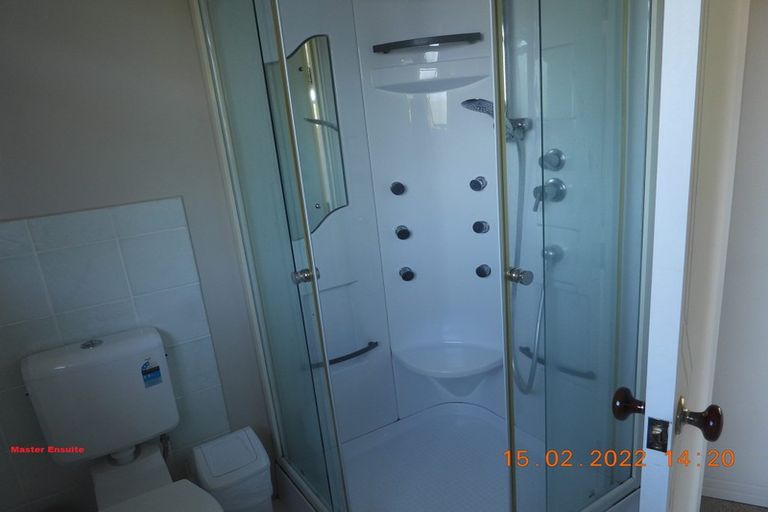 Photo of property in 6 David Beattie Place, Chatswood, Auckland, 0626