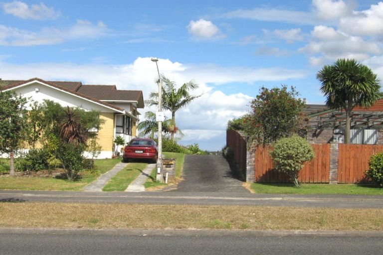 Photo of property in 2/149 West Harbour Drive, West Harbour, Auckland, 0618