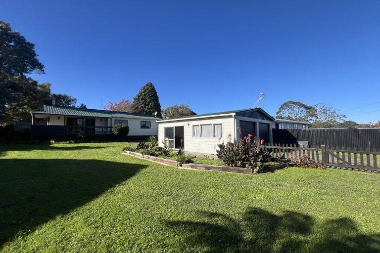 Photo of property in 19 Vera Street, Marton, 4710