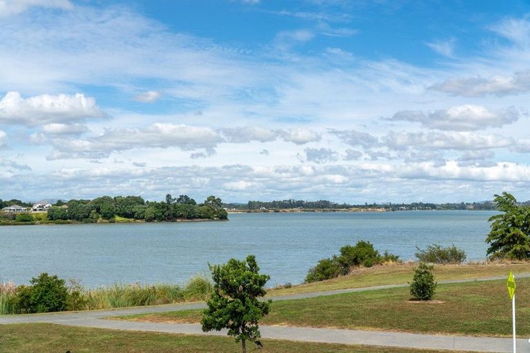 Photo of property in 121 Waituarua Drive, Takanini, Auckland, 2112