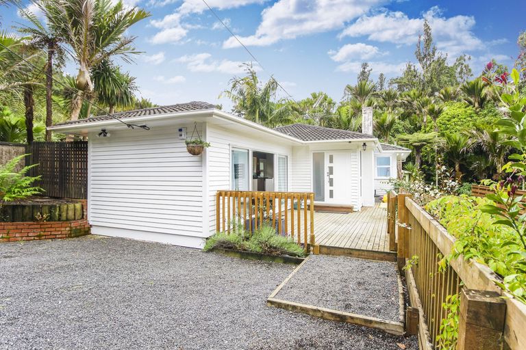 Photo of property in 40 Waima Crescent, Titirangi, Auckland, 0604