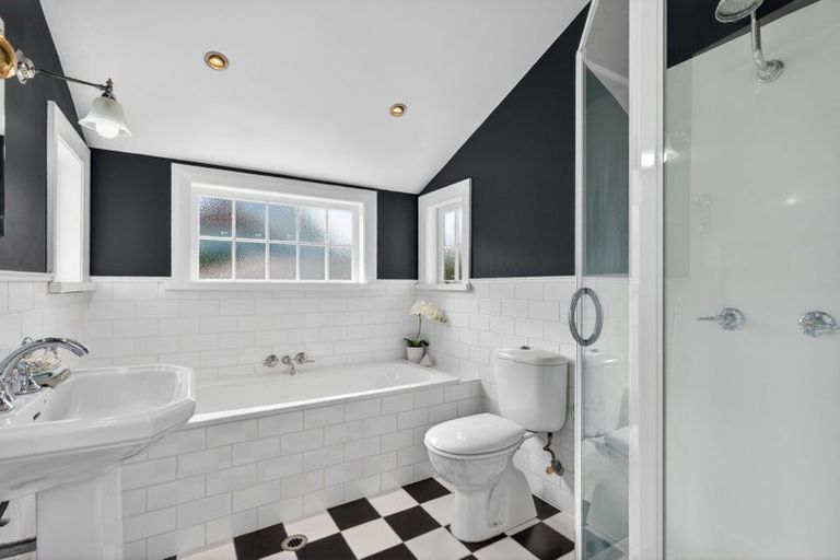 Photo of property in 49 Tio Tio Road, Miramar, Wellington, 6022