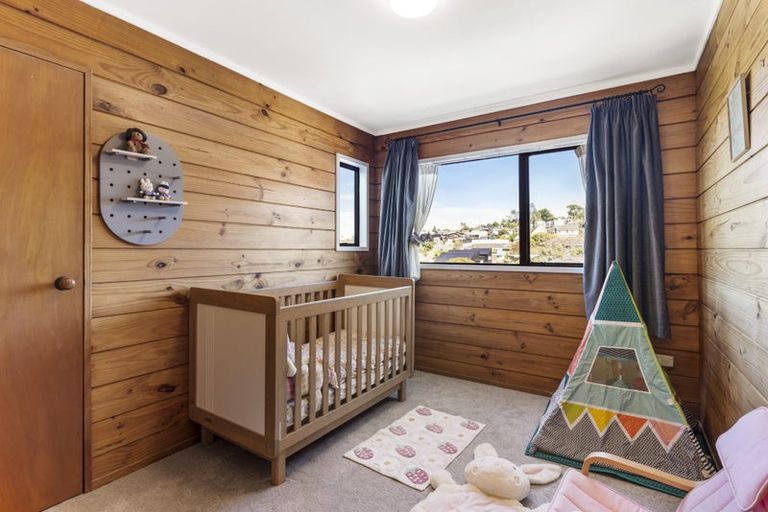 Photo of property in 2/24 Thalia Place, Totara Vale, Auckland, 0629