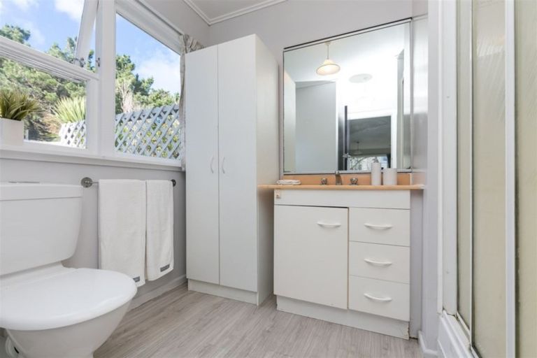 Photo of property in 18 Glen Alton Avenue, Paparangi, Wellington, 6037