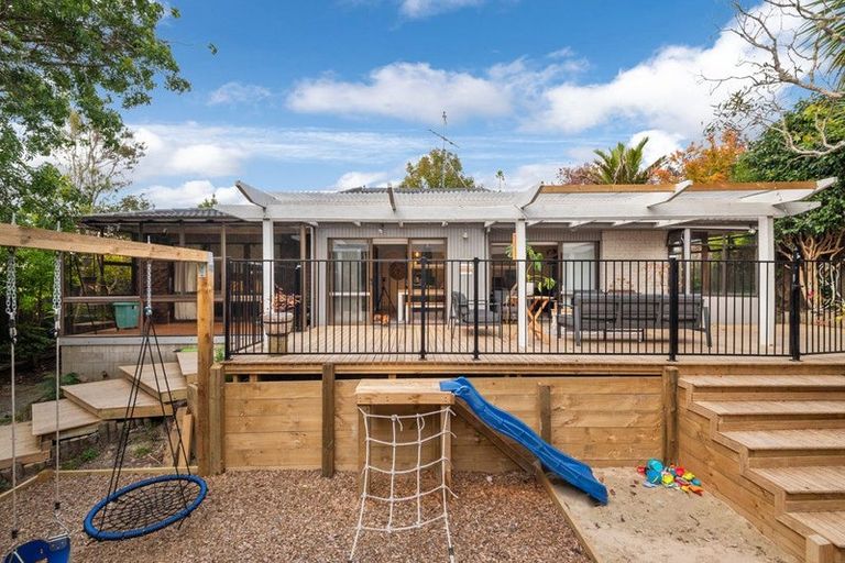 Photo of property in 10 Portsea Place, Chatswood, Auckland, 0626