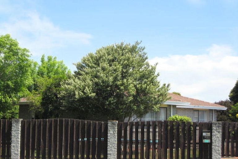Photo of property in 32 Saint Heliers Crescent, Aranui, Christchurch, 8061