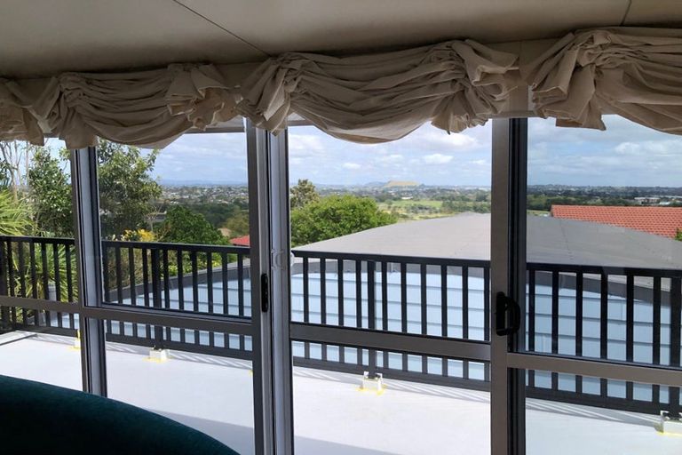 Photo of property in 117 Bradbury Road, Botany Downs, Auckland, 2010