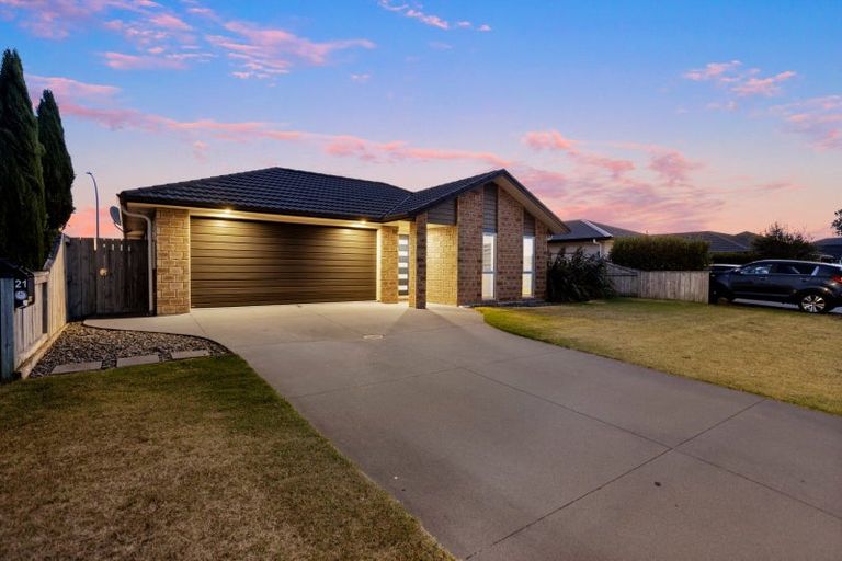 Photo of property in 21 Ponga Place, Papamoa Beach, Papamoa, 3118