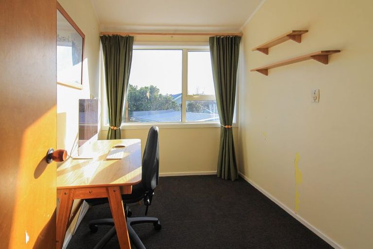 Photo of property in 4/30 Lyall Parade, Lyall Bay, Wellington, 6022