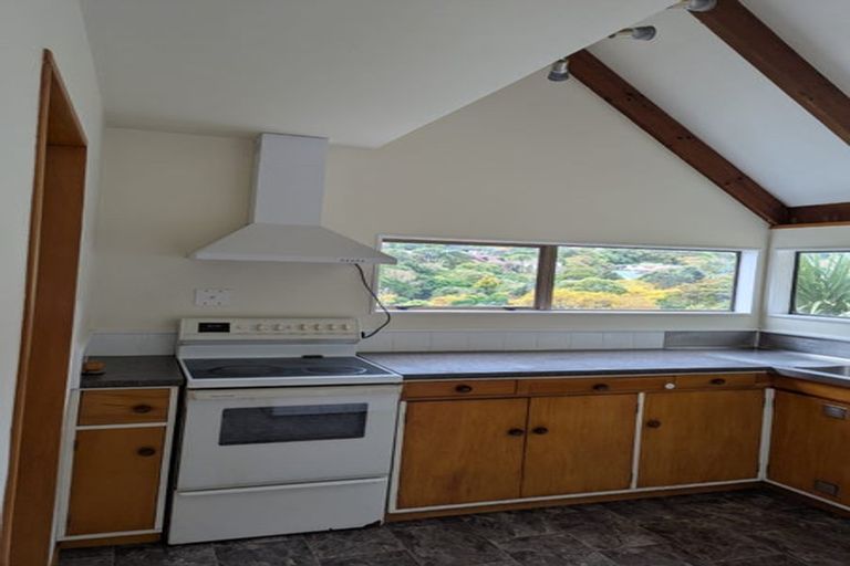 Photo of property in 14 Taungata Road, York Bay, Lower Hutt, 5013