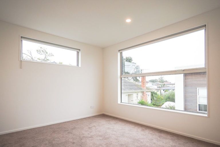 Photo of property in 1/10 Tirimoana Road, Te Atatu South, Auckland, 0602