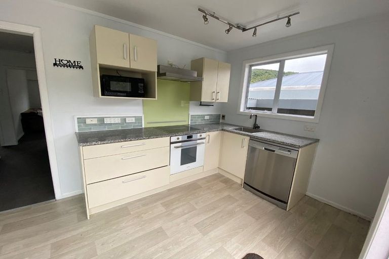 Photo of property in 35 Bledisloe Crescent, Wainuiomata, Lower Hutt, 5014