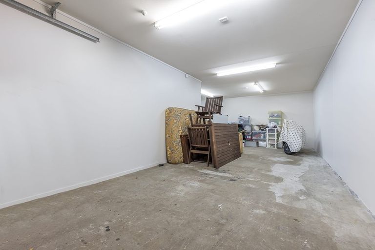 Photo of property in 14/14 Airborne Road, Rosedale, Auckland, 0632