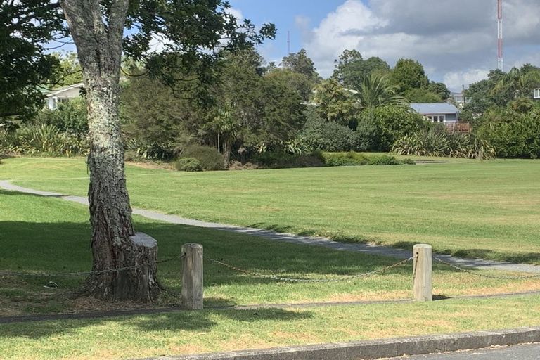 Photo of property in 106c Taikata Road, Te Atatu Peninsula, Auckland, 0610