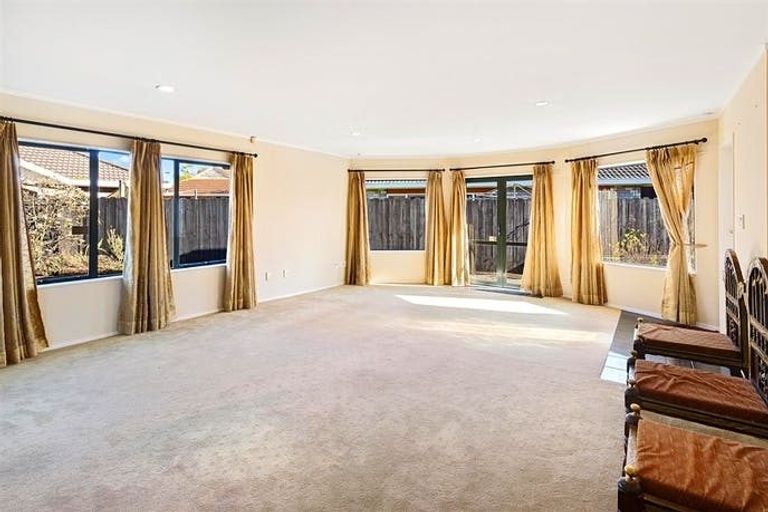 Photo of property in 1 Waylen Place, Burswood, Auckland, 2013