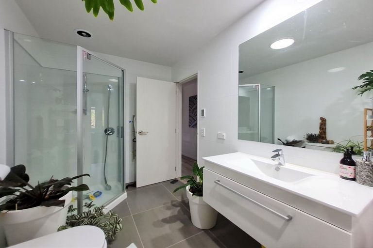 Photo of property in 115 Karepiro Drive, Stanmore Bay, Whangaparaoa, 0932