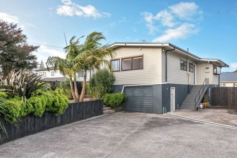 Photo of property in 3 Clendon Place, Manurewa, Auckland, 2102