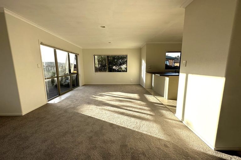 Photo of property in 19 Ballymore Drive, Pinehill, Auckland, 0632