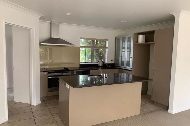 Photo of property in 7 Lissleton Drive, East Tamaki, Auckland, 2013