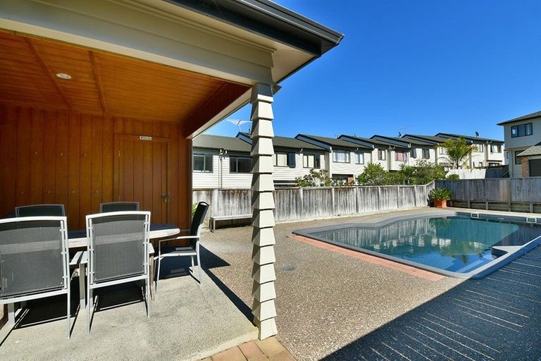 Photo of property in 41/22 Northcross Drive, Oteha, Auckland, 0632
