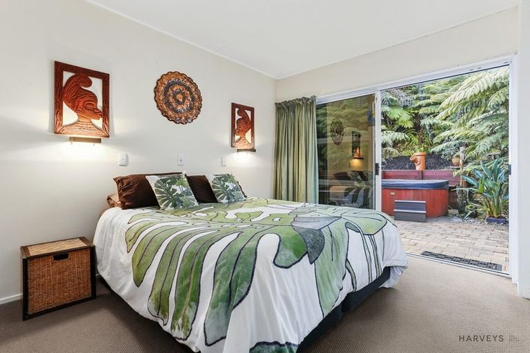 Photo of property in 94 Takahe Road, Titirangi, Auckland, 0604