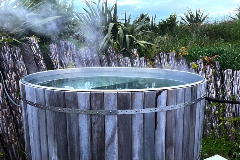 Photo of property in 456 Barrett Road, Omata, New Plymouth, 4374