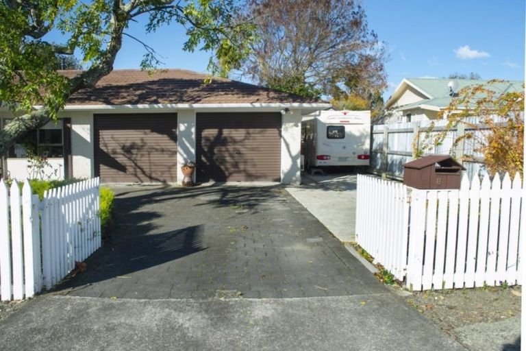 Photo of property in 8 Domain Road, Otaki, 5512