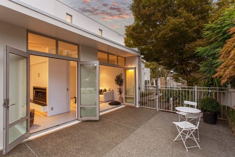 Photo of property in 43 Totara Street, Fendalton, Christchurch, 8041