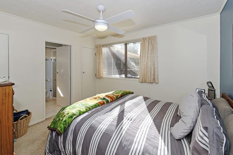 Photo of property in 11 Panzic Place, Glen Eden, Auckland, 0602