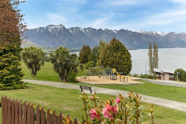 Photo of property in 18b Cameron Place, Fernhill, Queenstown, 9300