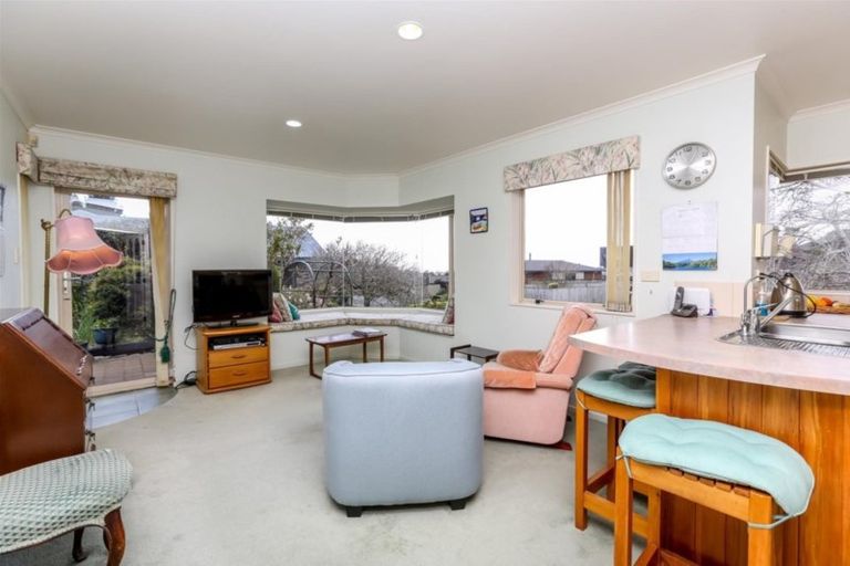 Photo of property in 1 Maple Crescent, Whalers Gate, New Plymouth, 4310