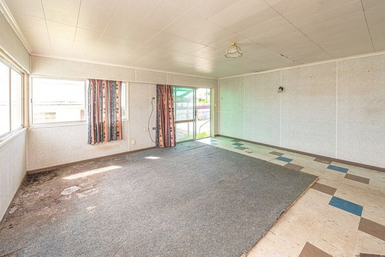 Photo of property in 15 Matai Street, Castlecliff, Whanganui, 4501