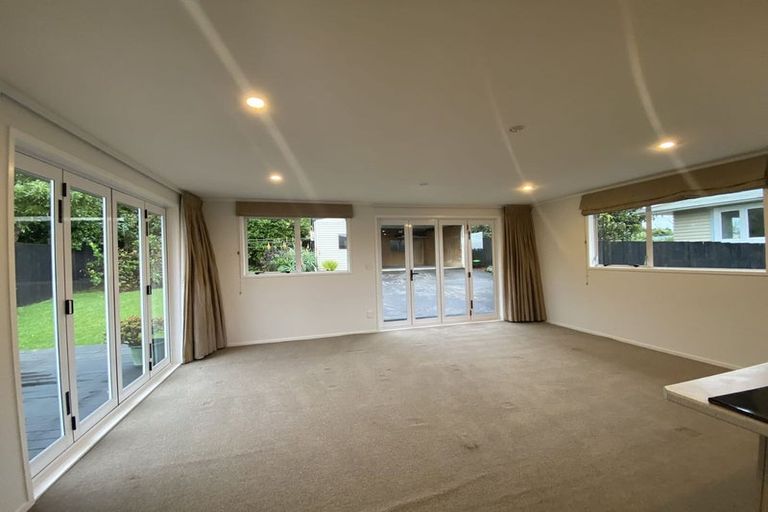 Photo of property in 4 Trojan Crescent, New Lynn, Auckland, 0600