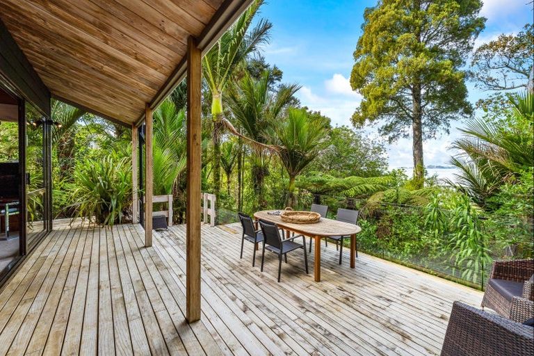 Photo of property in 16 Clinton Road, Tawharanui Peninsula, Matakana, 0986