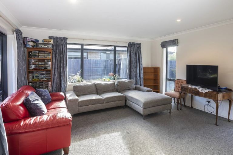 Photo of property in 14 Garforth Green, Halswell, Christchurch, 8025