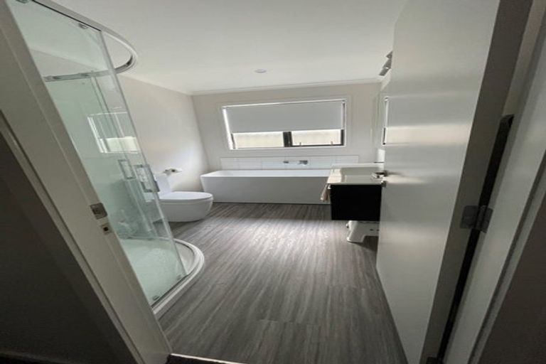 Photo of property in 42 Karearea Avenue, Kenepuru, Porirua, 5022