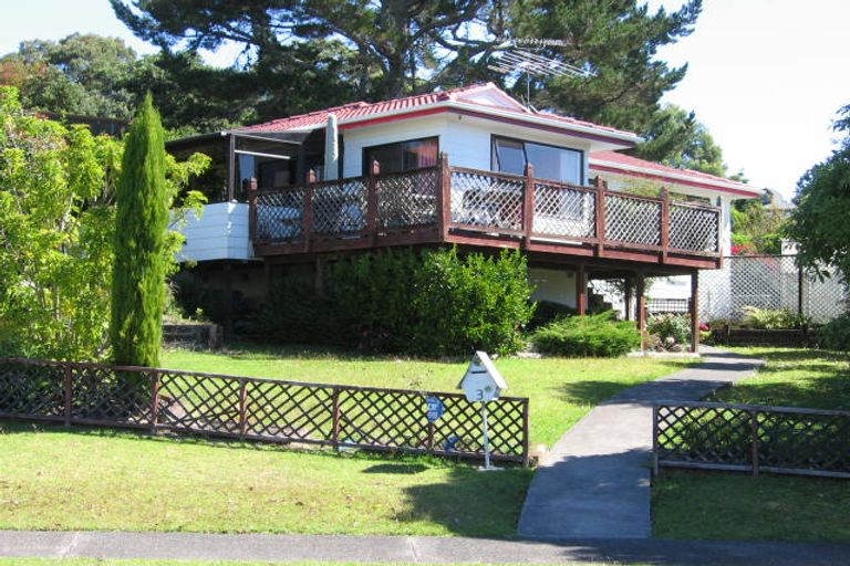 Photo of property in 3 Neilon Place, Northcross, Auckland, 0632