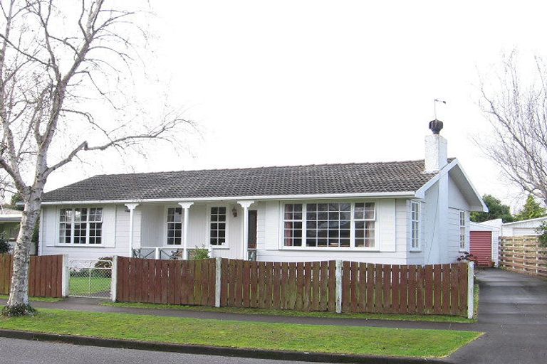 Photo of property in 88 Ruamahanga Crescent, Terrace End, Palmerston North, 4410